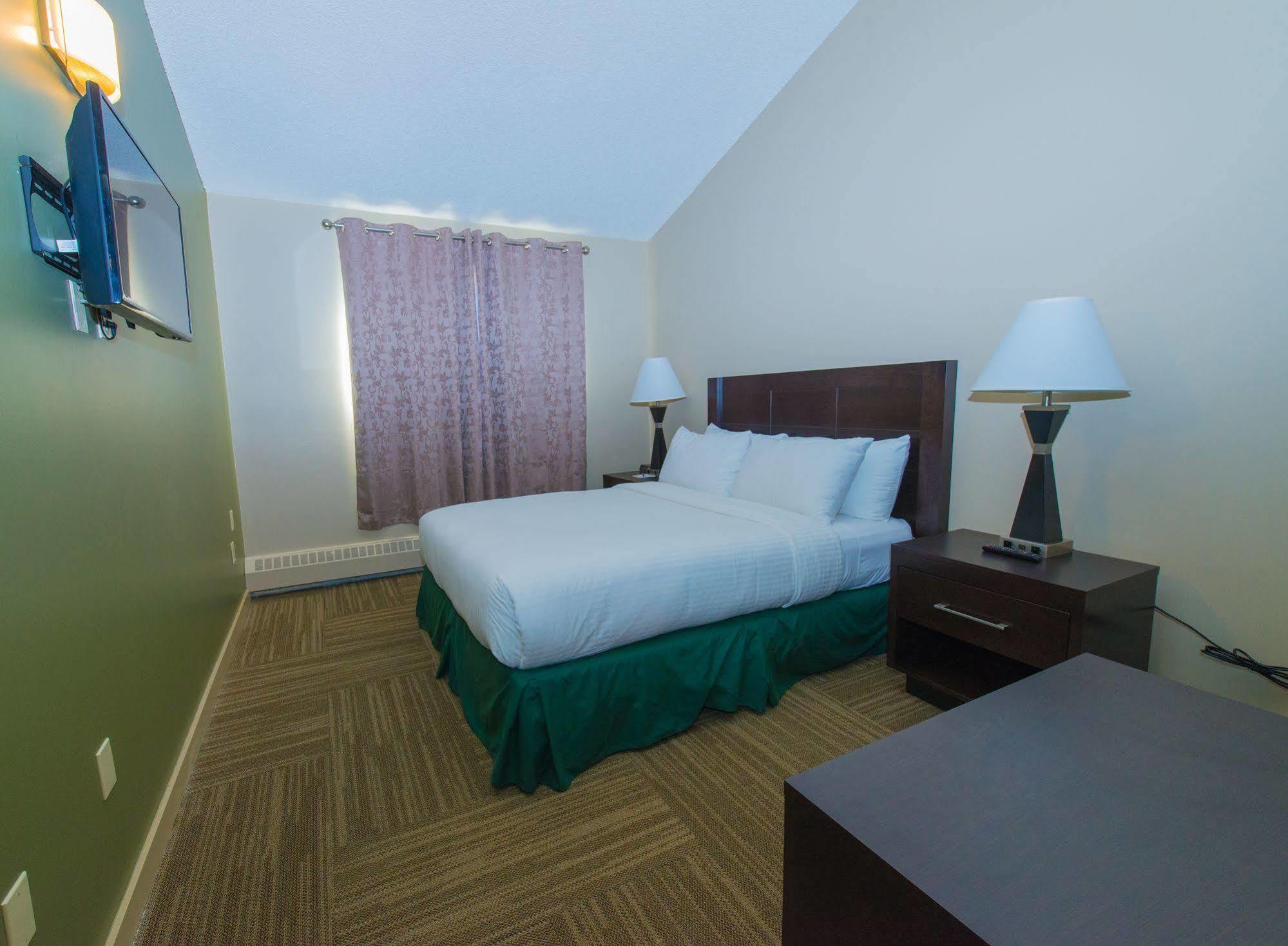 Capital Suites Yellowknife Dış mekan fotoğraf